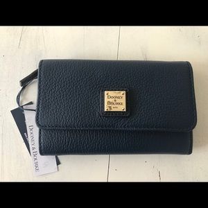 Dooney & Bourke Medium Leather Wallet.